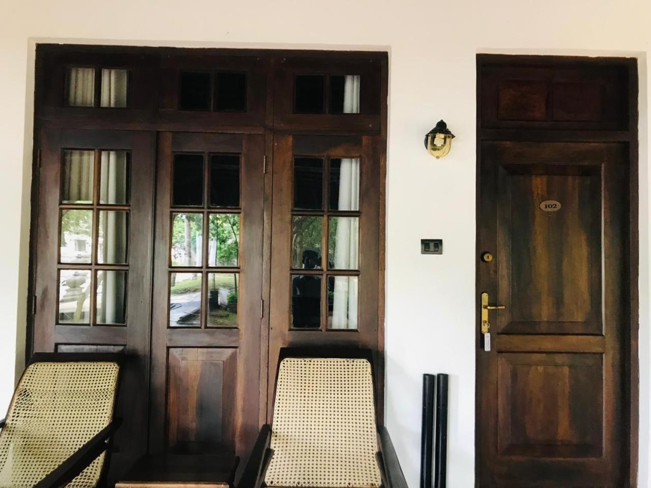 Palm Garden Village Hotel Anuradhapura Esterno foto