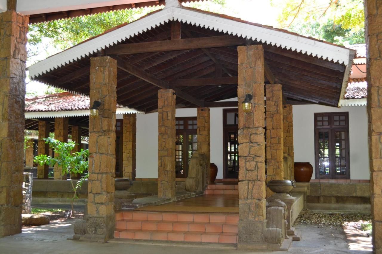 Palm Garden Village Hotel Anuradhapura Esterno foto